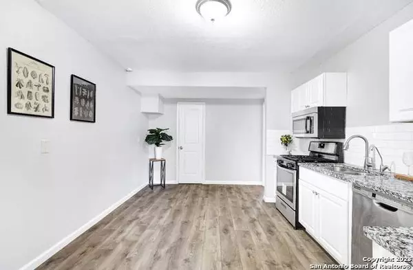 211 DICKSON AVE, San Antonio, TX 78214-2421