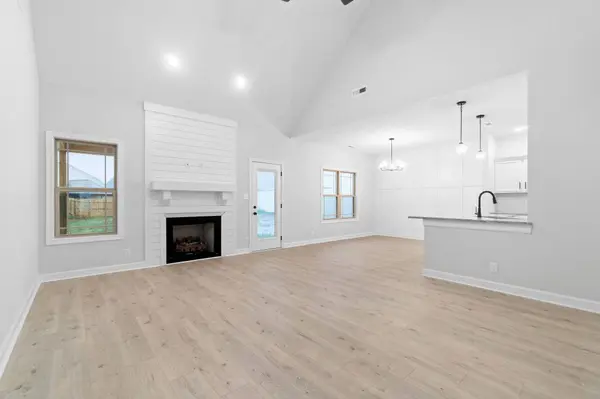 591 Alicia Dr, Clarksville, TN 37043