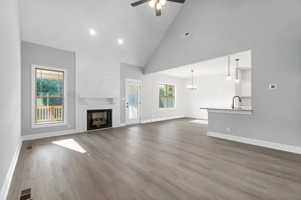 636 Creighton Cir, Clarksville, TN 37043