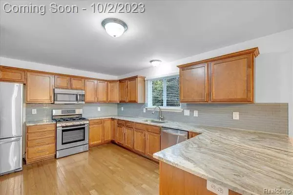 9060 DEERING Street, Livonia, MI 48150