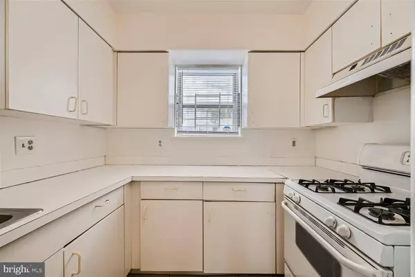 17 N EDEN ST, Baltimore, MD 21231