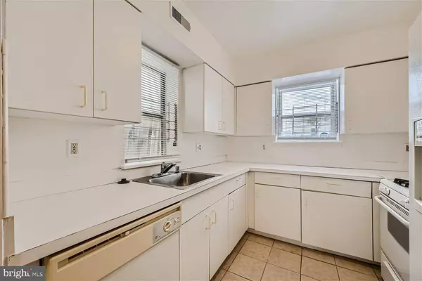 17 N EDEN ST, Baltimore, MD 21231