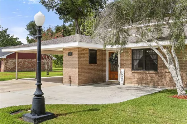 72 RIVER PARK DR, Hahnville, LA 70057