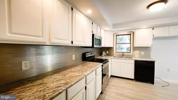 528 ADIE DR, Effort, PA 18330