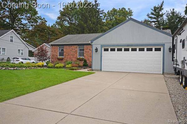 6108 Higgins Avenue, Sterling Heights, MI 48314