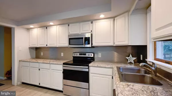 528 ADIE DR, Effort, PA 18330