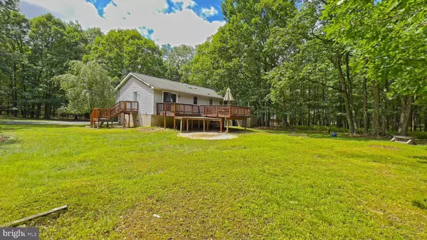 528 ADIE DR, Effort, PA 18330