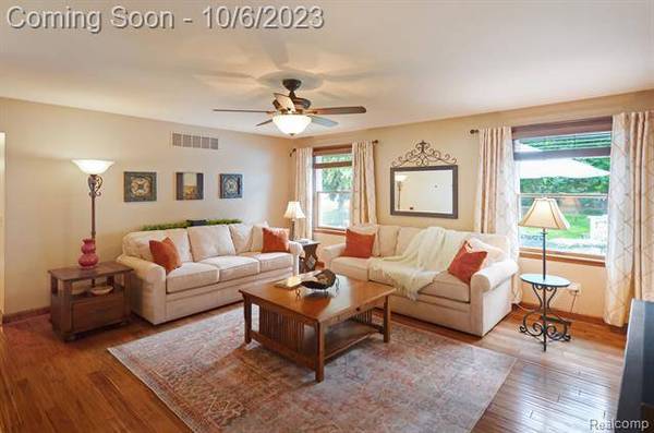 6108 Higgins Avenue, Sterling Heights, MI 48314