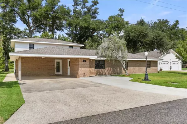 72 RIVER PARK DR, Hahnville, LA 70057