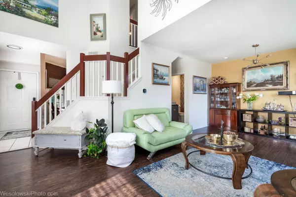 1345 Lunt Court, Schaumburg, IL 60193