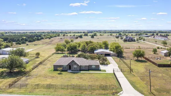 546 Pierce Road, Red Oak, TX 75154