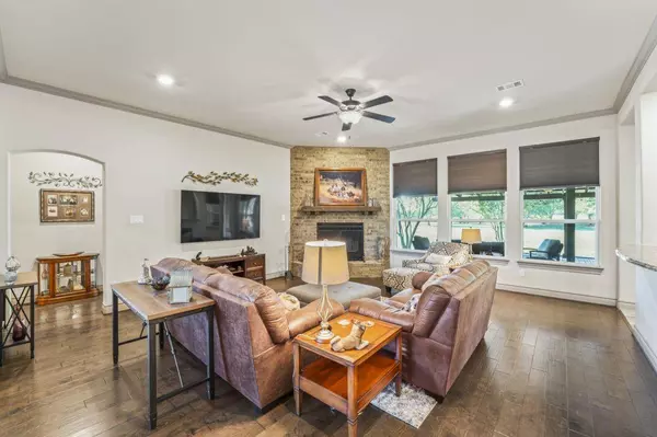 546 Pierce Road, Red Oak, TX 75154