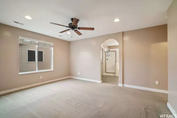 928 AMBERLY DR, North Salt Lake, UT 84054