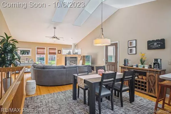 5076 FOREST VIEW Court, Brighton, MI 48116