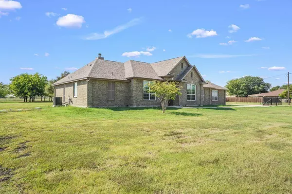 546 Pierce Road, Red Oak, TX 75154