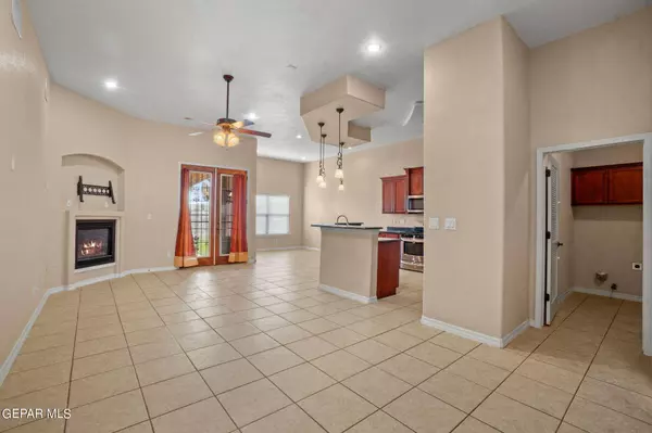 14180 Honey Point Drive, El Paso, TX 79938