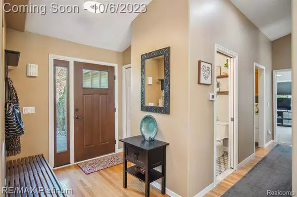 5076 FOREST VIEW Court, Brighton, MI 48116