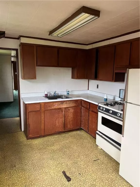 360 Edna St, East Mc Keesport, PA 15035