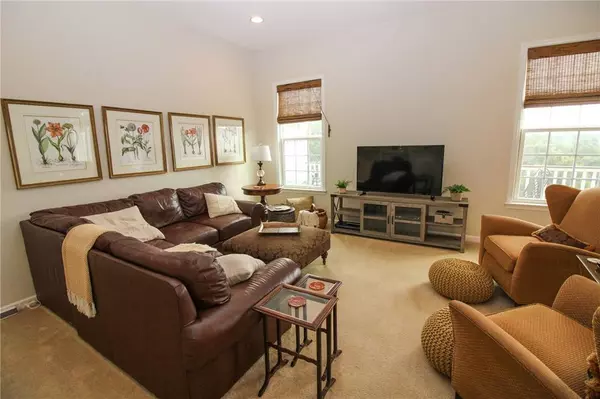 2047 Golden Grove Dr, Mars, PA 16046