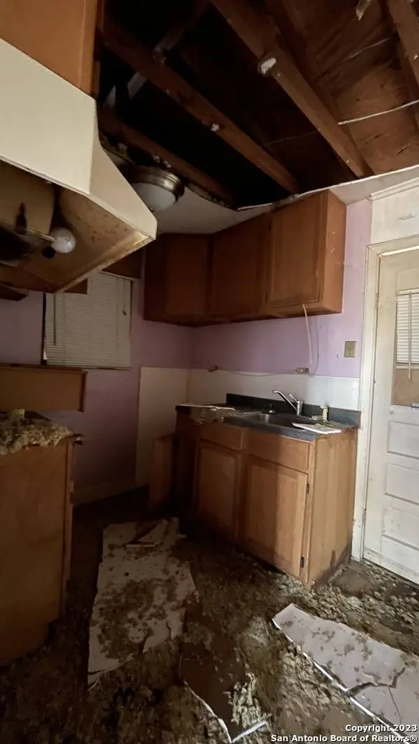 1513 GIBBS, San Antonio, TX 78202-3242