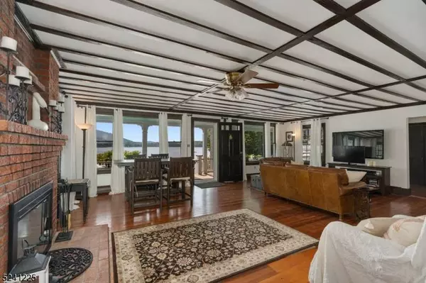 99 Lakeside Drive West, Liberty Twp., NJ 07823