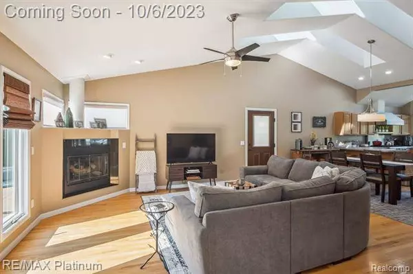 5076 FOREST VIEW Court, Brighton, MI 48116