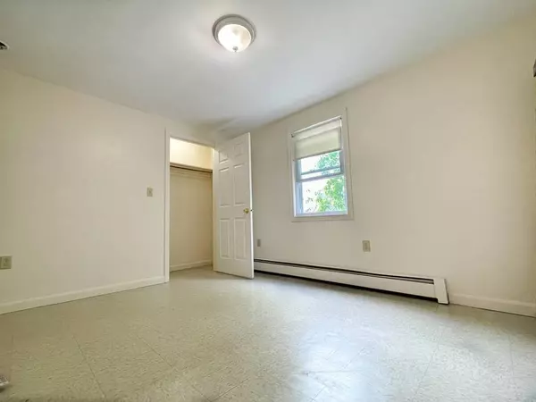 50-52 Albion St, Lowell, MA 01850