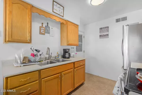 10308 N 97TH Drive #B, Peoria, AZ 85345