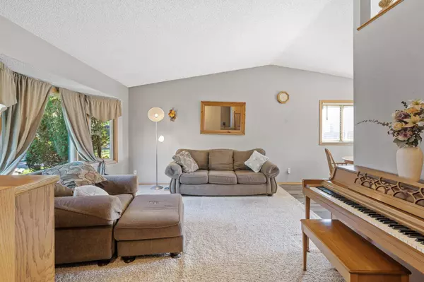 8975 Yucca LN N, Maple Grove, MN 55369