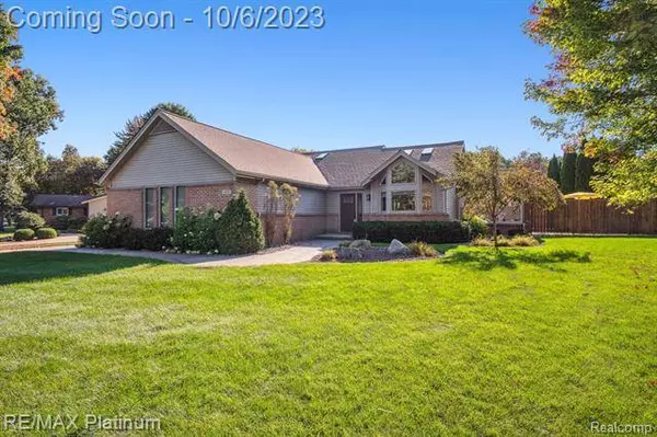 5076 FOREST VIEW Court, Brighton, MI 48116