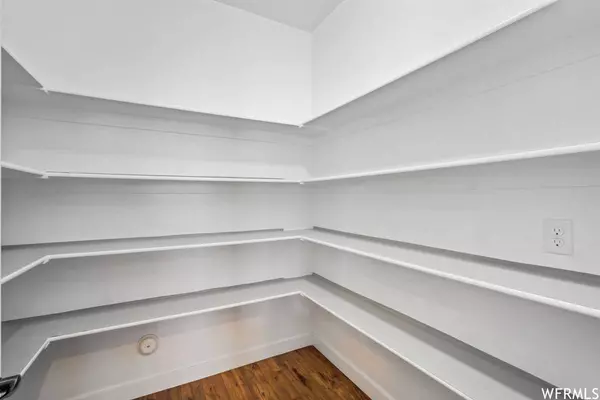 928 AMBERLY DR, North Salt Lake, UT 84054