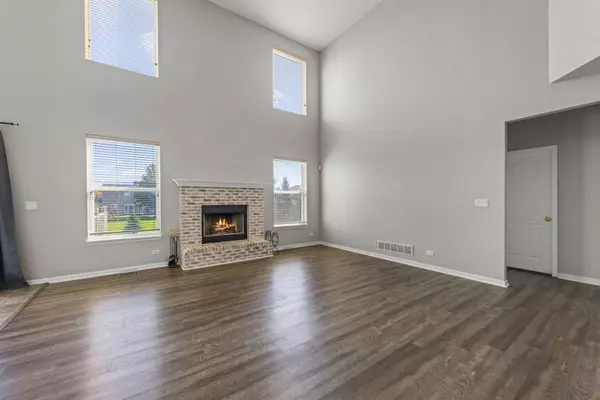 703 Jorstad DR, North Aurora, IL 60542