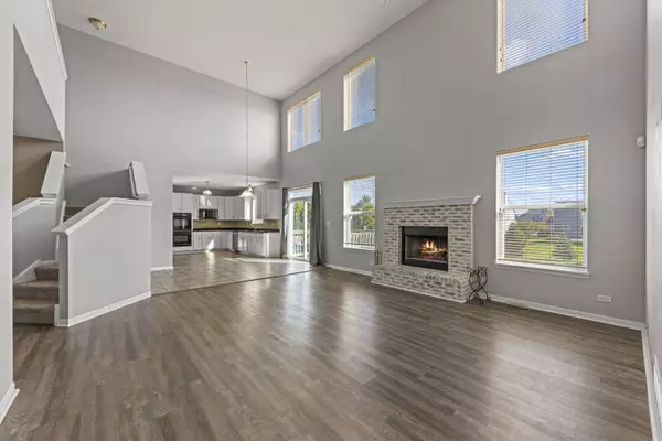 703 Jorstad DR, North Aurora, IL 60542