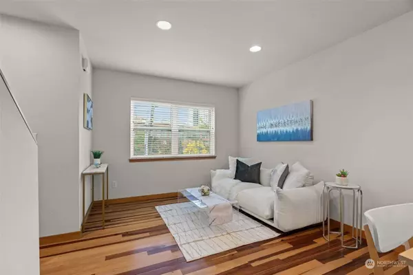 4331 9th AVE NE #B, Seattle, WA 98105