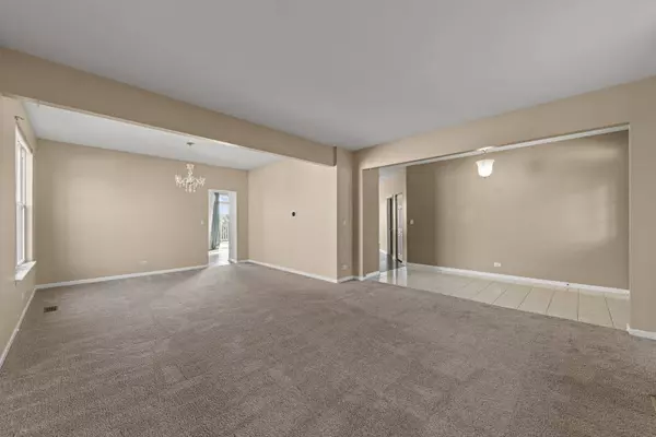 703 Jorstad DR, North Aurora, IL 60542