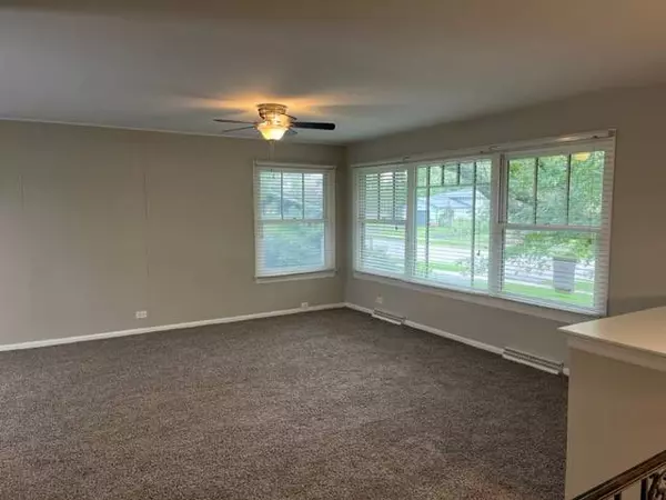 413 TUPELO Avenue, Naperville, IL 60540