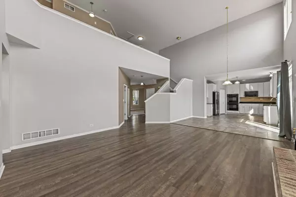 703 Jorstad DR, North Aurora, IL 60542