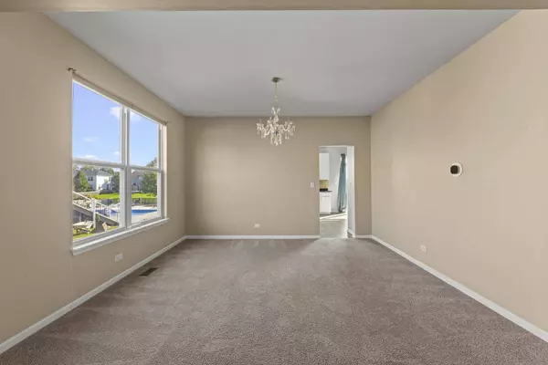 703 Jorstad DR, North Aurora, IL 60542