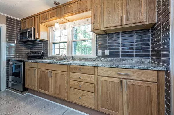 975 Pacific DR, Winston Salem, NC 27105