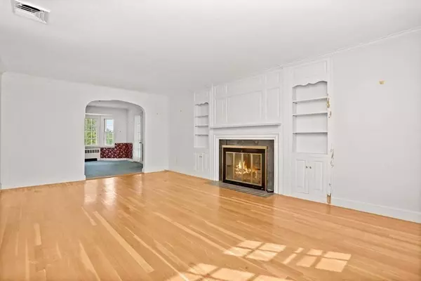 149 Concord Ave, Lexington, MA 02421