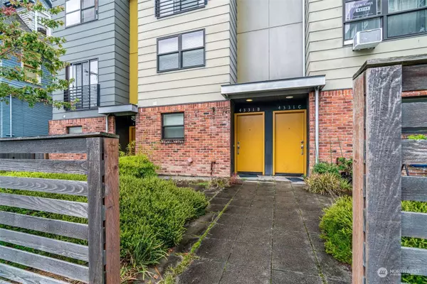 4331 9th AVE NE #B, Seattle, WA 98105