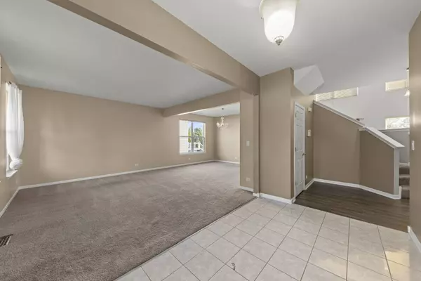 703 Jorstad DR, North Aurora, IL 60542