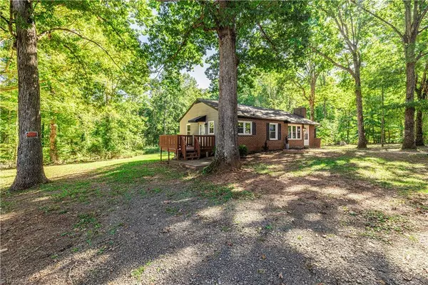 975 Pacific DR, Winston Salem, NC 27105