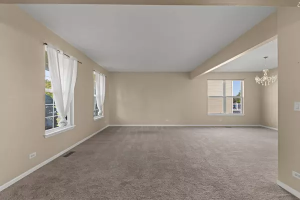 703 Jorstad DR, North Aurora, IL 60542