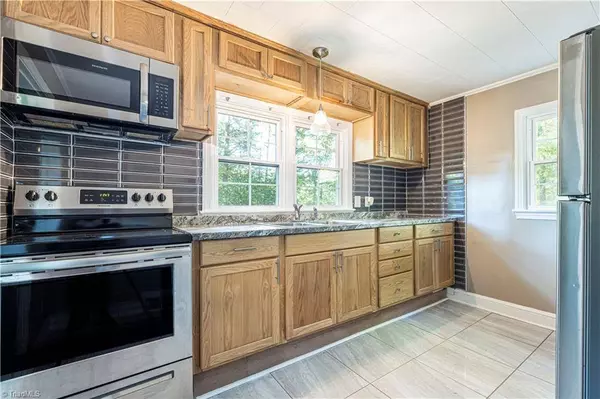 975 Pacific DR, Winston Salem, NC 27105