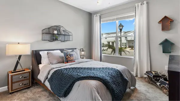 8952 PLAY THROUGH DR, Davenport, FL 33896