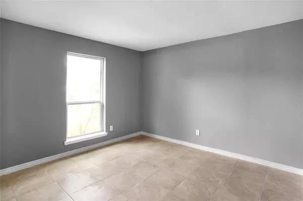 7018 Pinehook LN, Houston, TX 77016