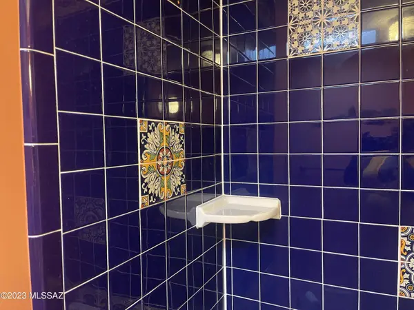 1122 E Greenlee Place, Tucson, AZ 85719