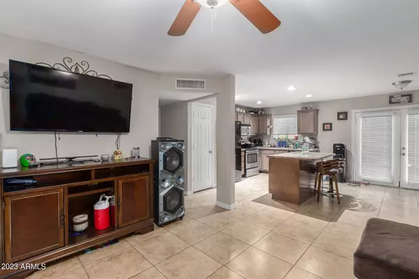 8038 E JACOB Avenue, Mesa, AZ 85209