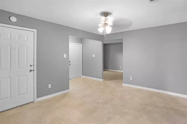 7018 Pinehook LN, Houston, TX 77016